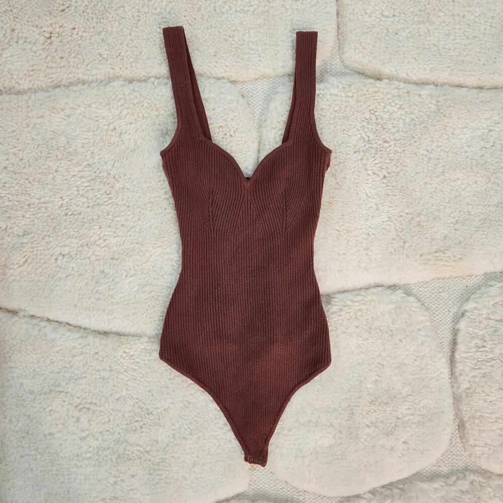 Abercrombie & Fitch Ribbed Knit Sweetheart Bodysuit
